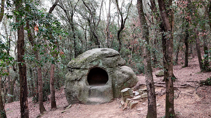 Roca Foradada de Vallromanes