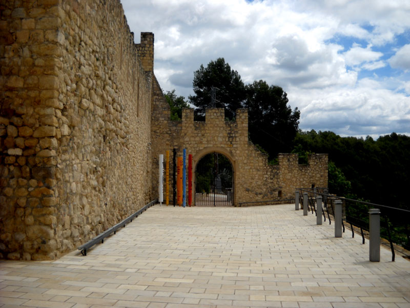 Castell de Castellet,i pantá de Foix 5 de 10