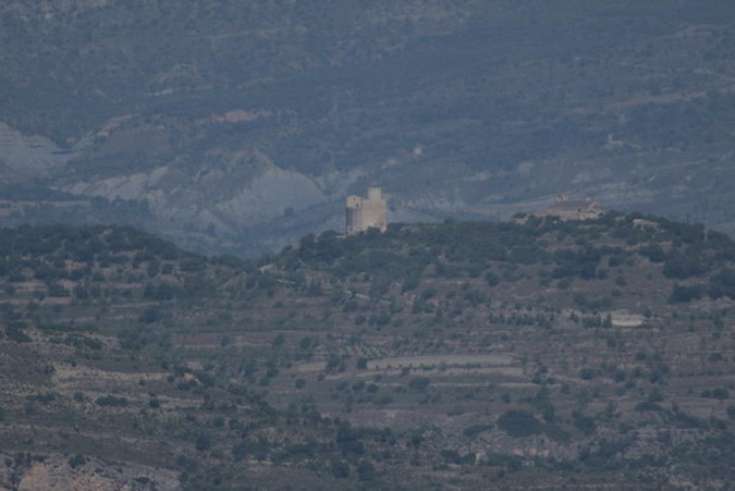Vista del castell de Mur i de Santa Maria de Mur