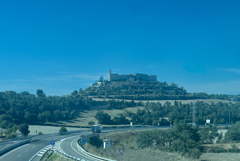Passejant per:  Montfalcó Murallat