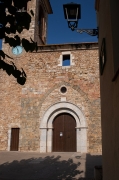 Façana del castell i l'església