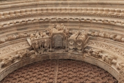 Arquivoltes vistes des de sota de Santa Maria d'Agramunt.