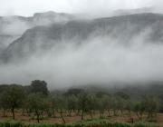 El Montsec sota la pluja i la boira