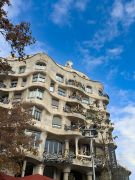 Passejant per "La Pedrera" i/o casa Millà.
